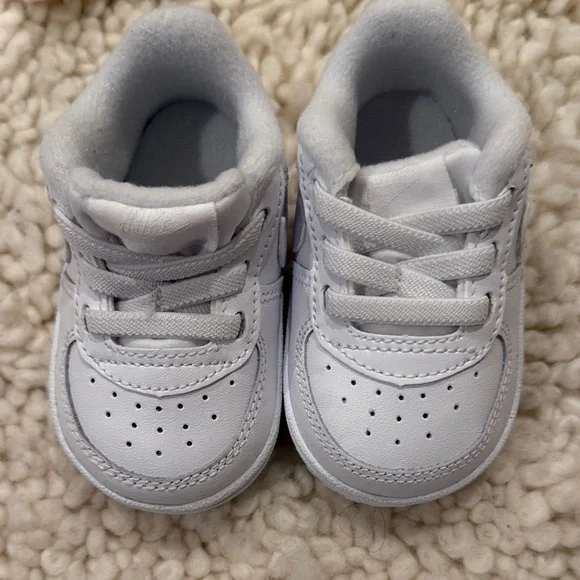 Nike Kids White Sneakers - Picture 3 of 5
